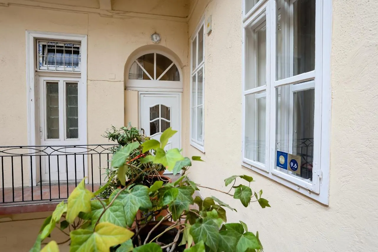 Chain Bridge City Center Dorothea Budapest Apartment
