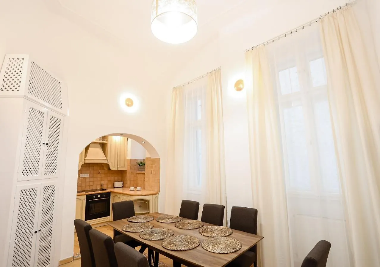 Apartment Chain Bridge City Center Dorothea Budapest