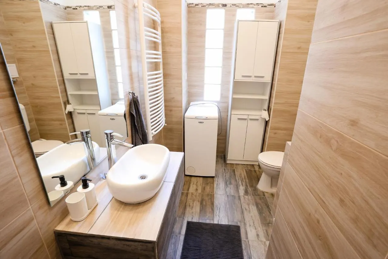 Chain Bridge City Center Dorothea Budapest Apartment