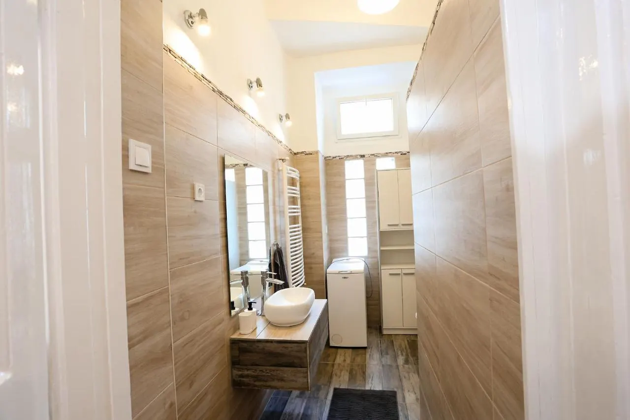 Chain Bridge City Center Dorothea Budapest Apartment